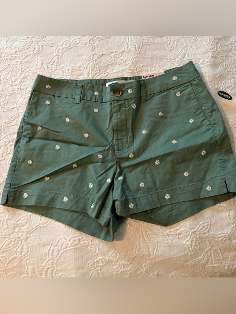 Old Navy Green Daisy Embroidered High-Waist Shorts new size 8